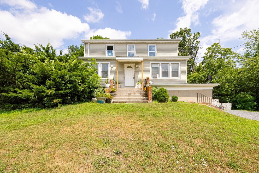 68 Clark St in Poughkeepsie, NY - Building Photo