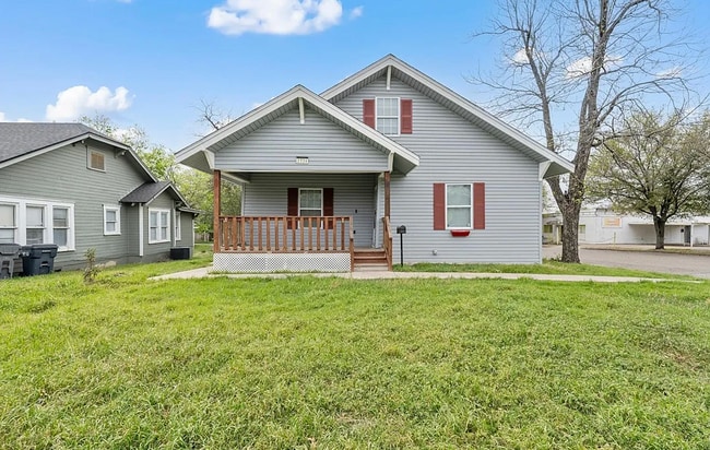 property at 2324 Bosque Blvd