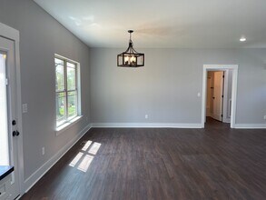 8416 W Crabtree Rd in Middle Valley, TN - Building Photo - Building Photo