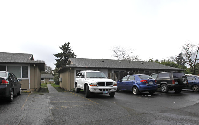 Ridgewood Apartments in Portland, OR - Building Photo - Building Photo