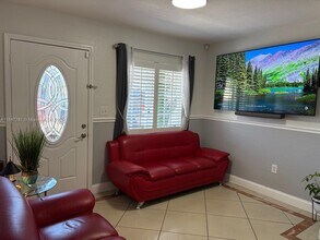 2860 W 80th St in Hialeah, FL - Building Photo - Building Photo