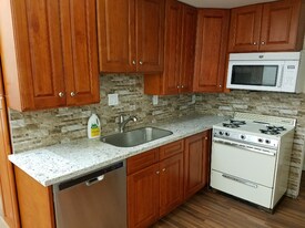 3125 Hoover St in Redwood City, CA - Building Photo