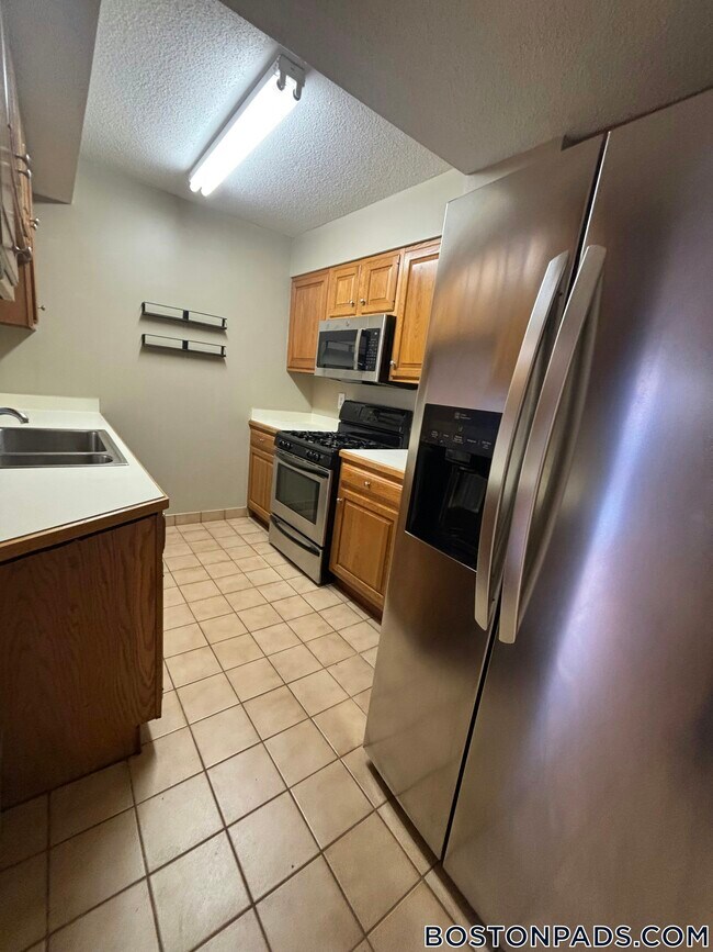 147 Kelton St, Unit 715 in Boston, MA - Foto de edificio - Building Photo