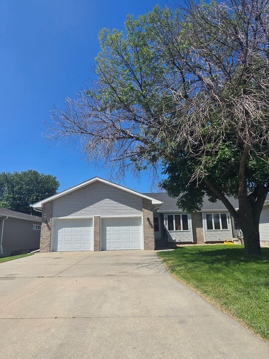 2424 N Howard Ave in Grand Island, NE - Building Photo