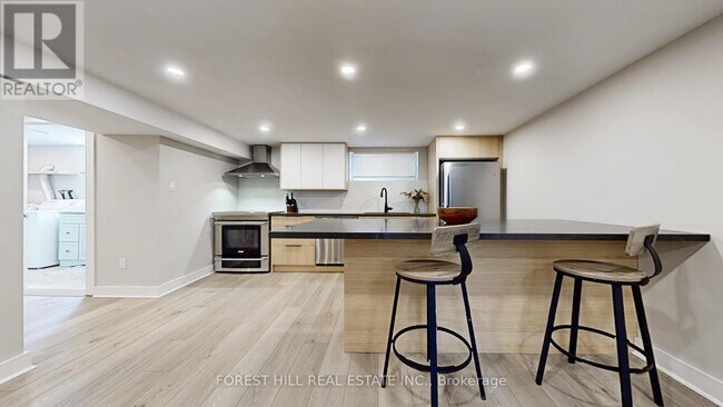 41 Lesmar Dr in Toronto, ON - Building Photo - Building Photo