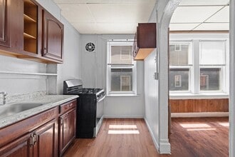 61 Clendenny Ave in Jersey City, NJ - Foto de edificio - Building Photo