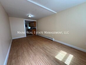 206 Maine Ave in Farmingdale, ME - Building Photo - Building Photo
