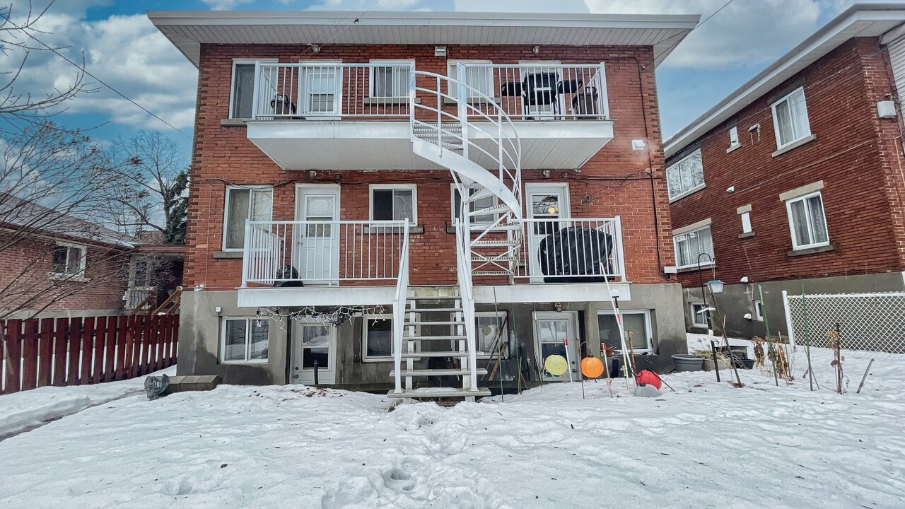 2575 Bossuet Rue in Montréal, QC - Building Photo