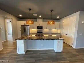 10777 Princeton Bluff Ln in Las Vegas, NV - Building Photo - Building Photo