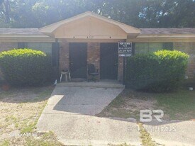 2207 Wolf Ridge Rd in Mobile, AL - Building Photo