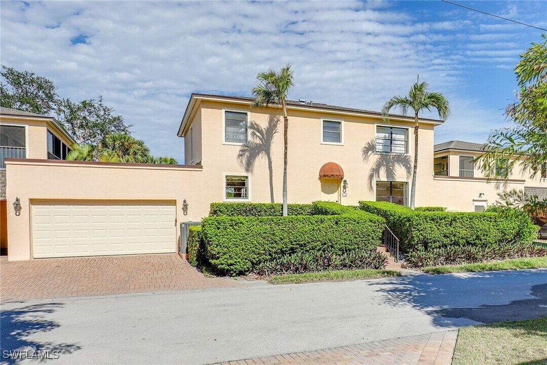 722 10th Ave S in Naples, FL - Foto de edificio