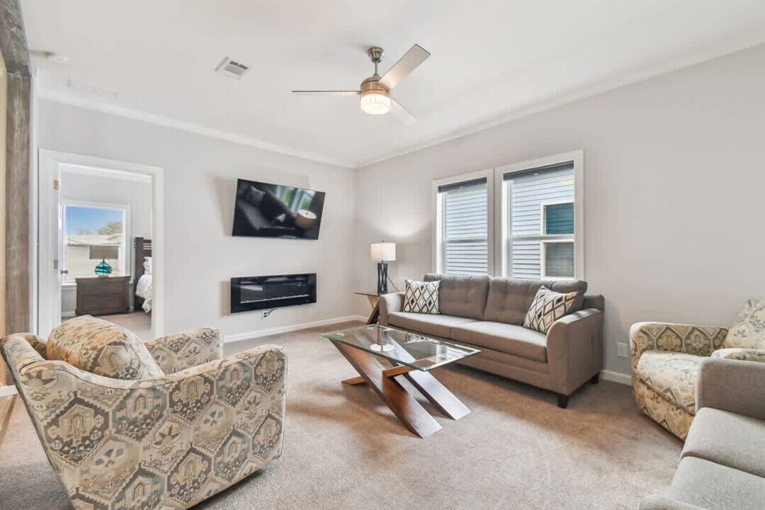 10043 Collingwood Ave in Dade City, FL - Building Photo