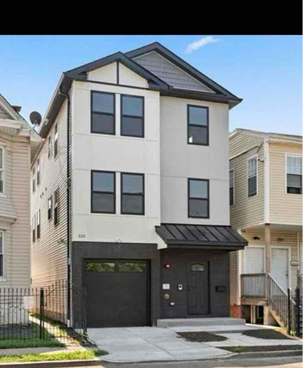 320 Grove St-Unit -1 in Newark, NJ - Building Photo