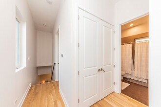 1916 N Kedzie Ave in Chicago, IL - Building Photo - Building Photo