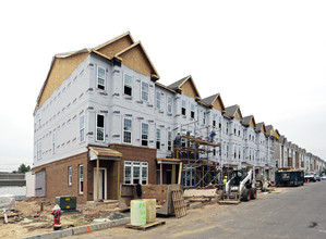 Liberty Square at Wesmont Station in Wood Ridge, NJ - Foto de edificio - Building Photo