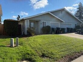 7631-7633 Agustawood Pl in Sacramento, CA - Building Photo