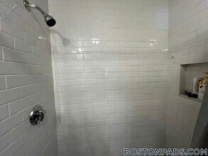 226 Parker Hill Ave, Unit 14 in Roxbury Crossing, MA - Foto de edificio - Building Photo