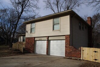 11910 W 67th Terrace in Shawnee, KS - Building Photo - Building Photo