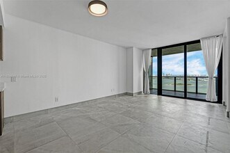 650 NE 32nd St, Unit # 4102 in Miami, FL - Building Photo - Building Photo