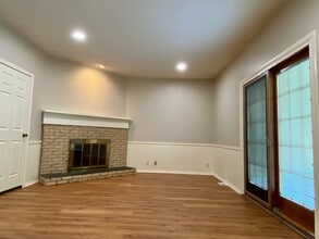 2009 Crescent Dr in Champaign, IL - Foto de edificio - Building Photo