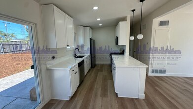 4854 Barstow St in San Diego, CA - Building Photo - Building Photo