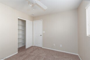 723 St Aidans St in Las Vegas, NV - Building Photo