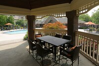 Building Photo - Meadows Apartamentos in Louisville, Kentucky