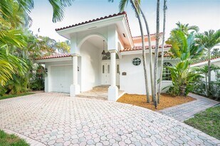 1135 Asturia Ave in Coral Gables, FL - Building Photo
