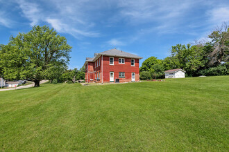 602 N 5th St in Guthrie Center, IA - Building Photo - Building Photo