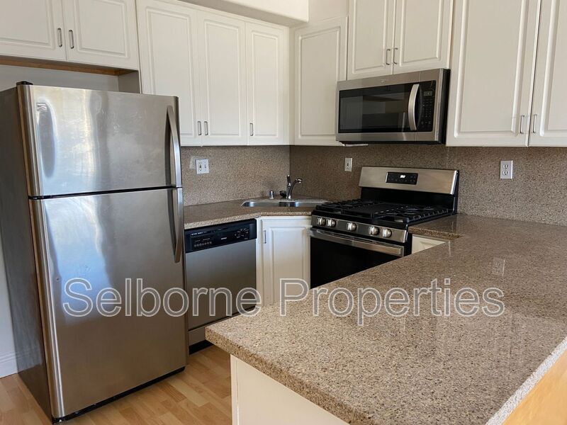 1515 14th Ave in Oakland, CA - Building Photo