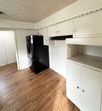 6820 Dart Ave in Dallas, TX - Foto de edificio - Building Photo