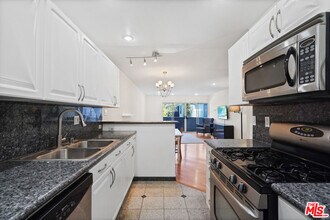 20134 Leadwell St-Unit -202 in Los Angeles, CA - Building Photo - Building Photo