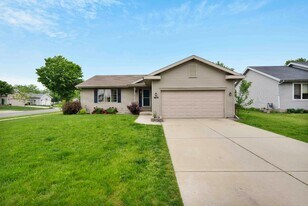 3670 Sabertooth Trail in Madison, WI - Building Photo