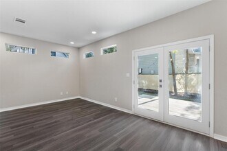 1209 Casey St in Austin, TX - Building Photo - Building Photo