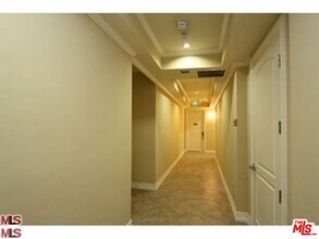 8612 Burton Way in Los Angeles, CA - Building Photo - Building Photo