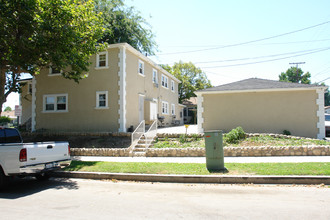 1201 W Victory Blvd in Burbank, CA - Building Photo - Building Photo