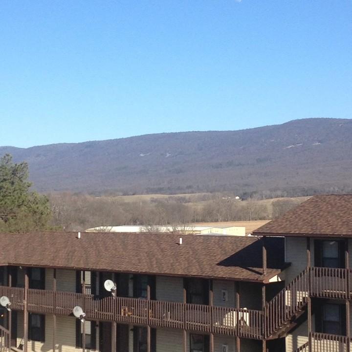 New Valley Apartments in Mount Jackson, VA - Building Photo