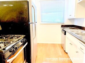 2001 Beachwood Dr in Los Angeles, CA - Foto de edificio - Building Photo