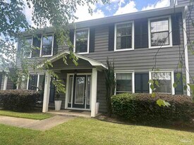 6521 El Presideo in Pensacola, FL - Building Photo