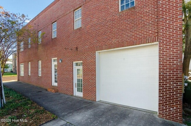 property at 319 N 4th St