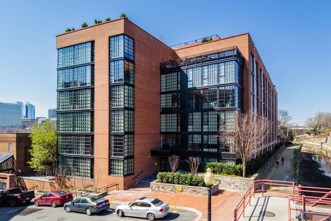 3303 Water St NW in Washington, DC - Building Photo