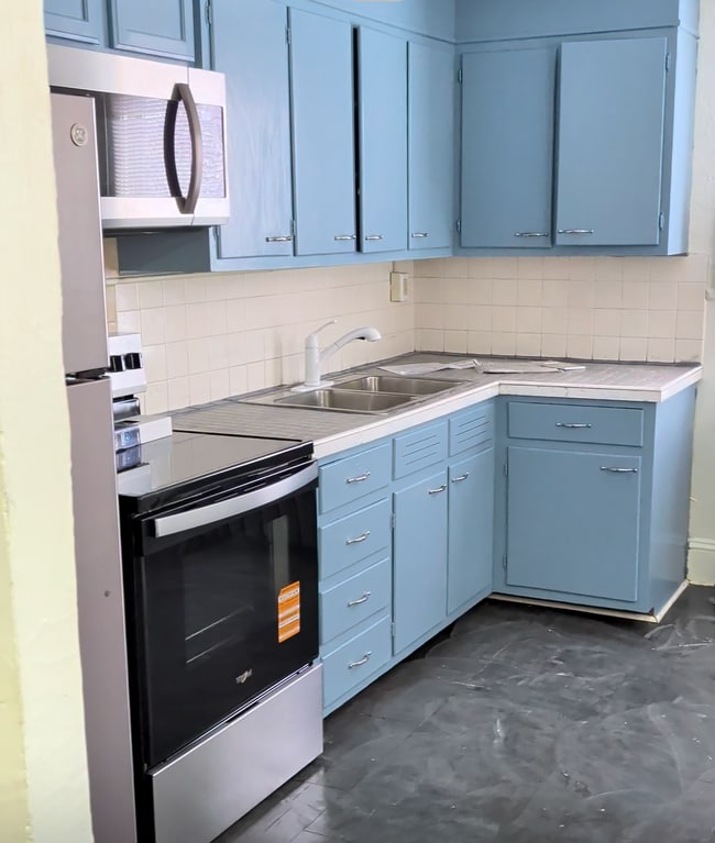 319 W 11th St, Unit 319 1/2