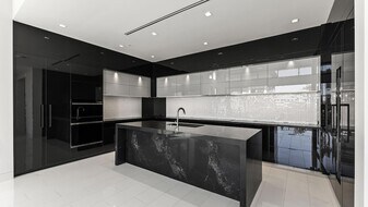 6587 N Palmeraie Blvd, Unit Unit 2003 in Paradise Valley, AZ - Building Photo