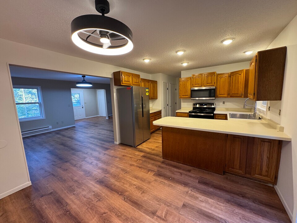 612 4th St N in Hudson, WI - Building Photo