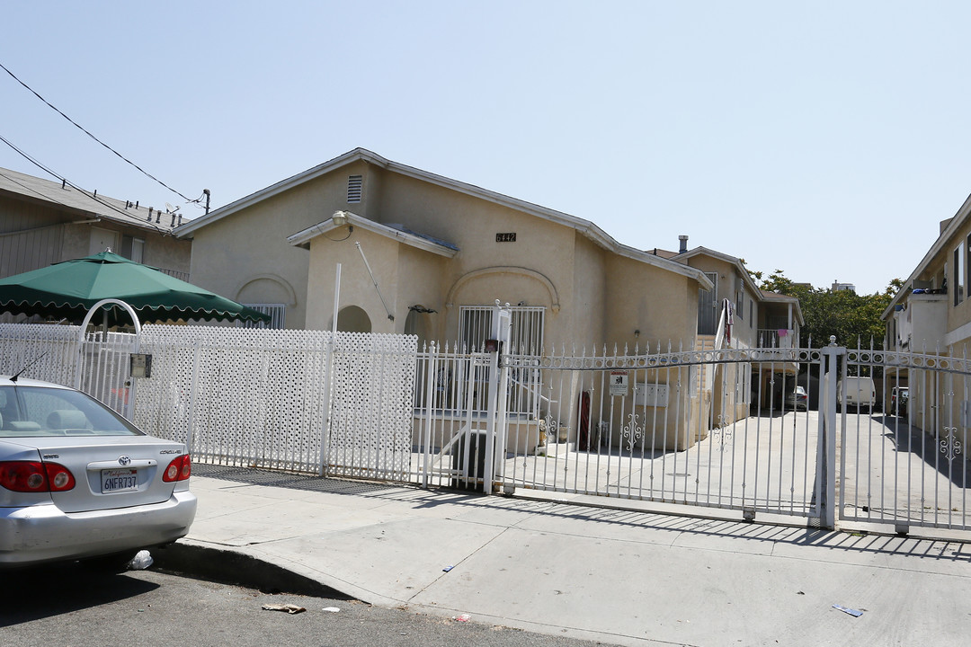 6442 Troost Ave in North Hollywood, CA - Building Photo