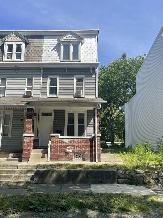 1626 Park St in Harrisburg, PA - Building Photo