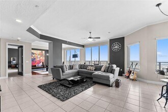 1209 E Cumberland Ave in Tampa, FL - Building Photo - Building Photo