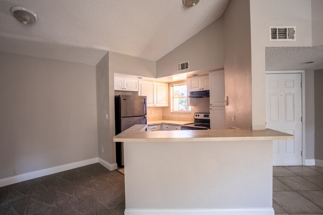 4548 Commander Dr in Orlando, FL - Foto de edificio