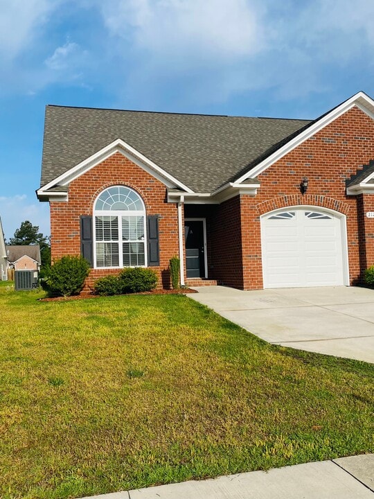 2120 Remington Ct in Greenville, NC - Building Photo