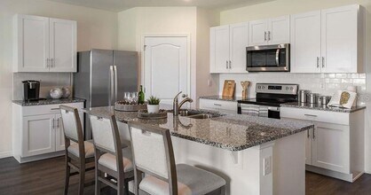 2429 Maidens Bluff Ave in Davenport, FL - Building Photo - Building Photo